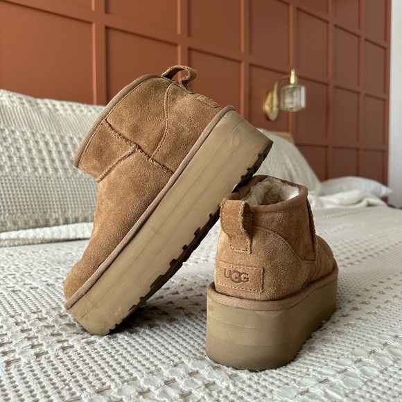 PLATFORM UGGS SIZE 8 - Picture 2 of 3